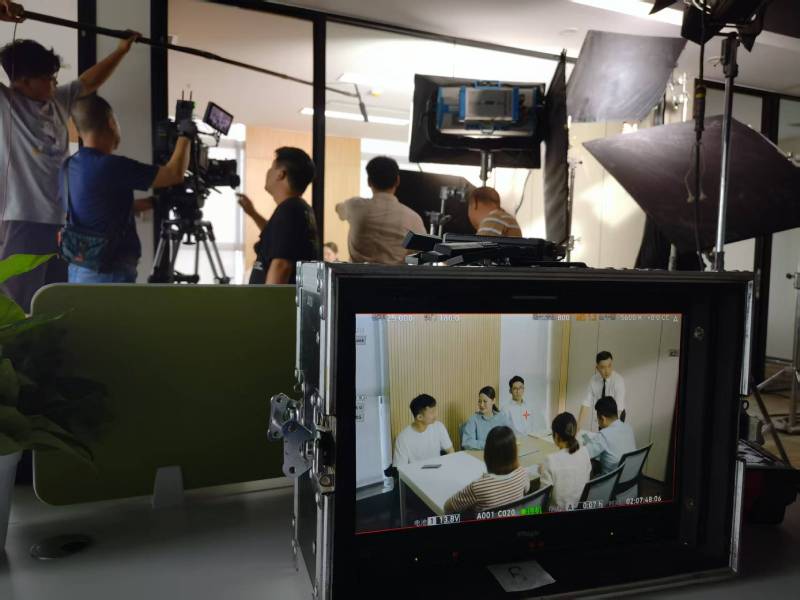 酉阳TVC拍摄公司：科技产品视觉化大师，诠释未来感与功能美学